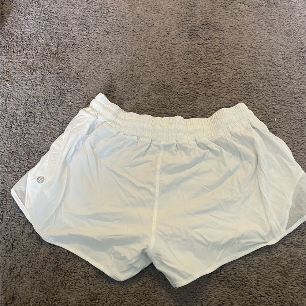 Lululemon Hotty Hot Low-Rise Lined Short 2.5